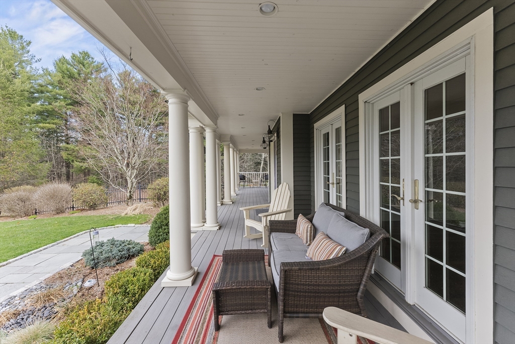 3 Stillwater Creek Ln