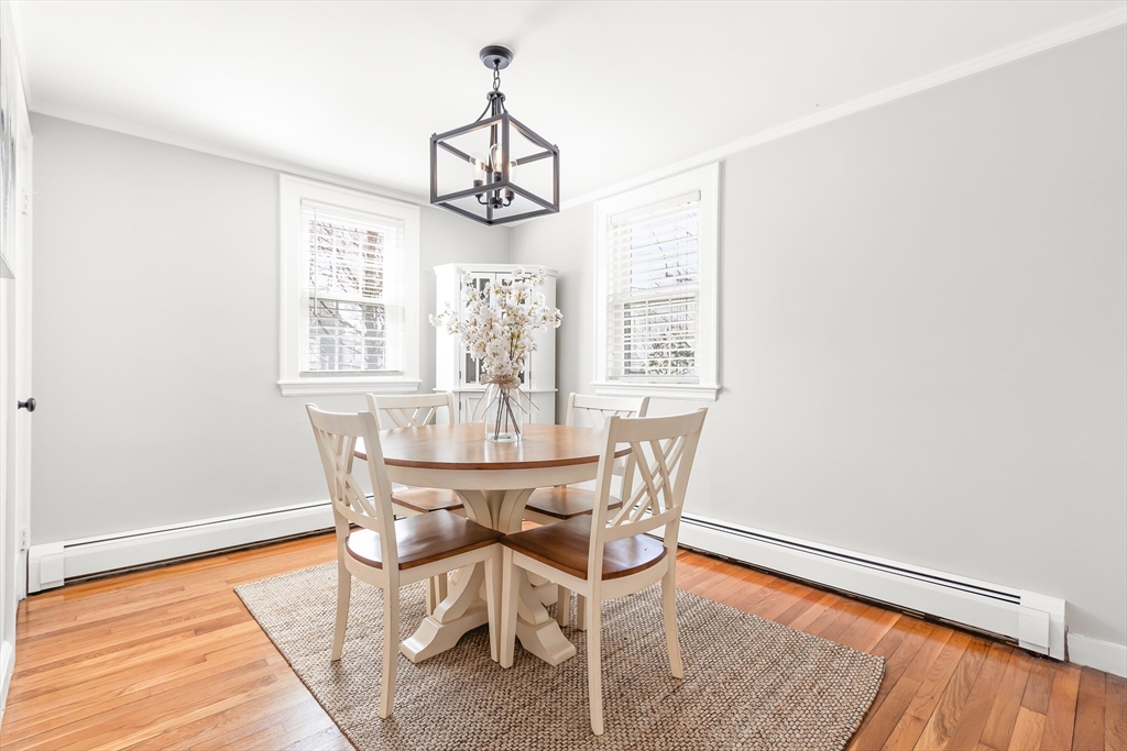 Natick, Massachusetts 01760, United States, 3 Bedrooms Bedrooms, ,2 BathroomsBathrooms,Residential,Pending,100249