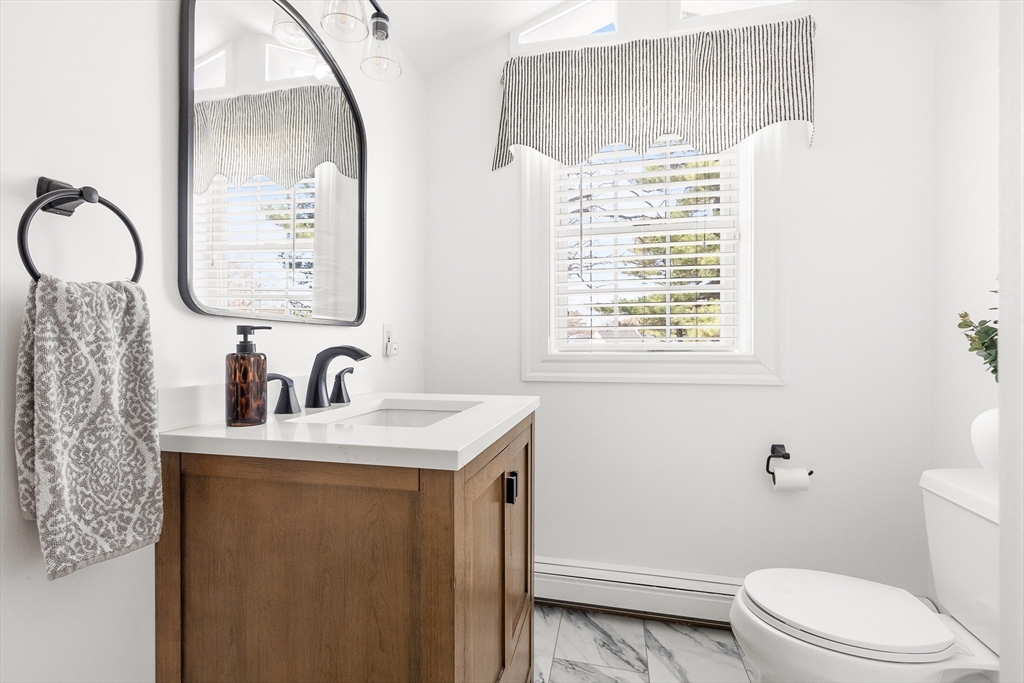 Natick, Massachusetts 01760, United States, 3 Bedrooms Bedrooms, ,2 BathroomsBathrooms,Residential,Pending,100249