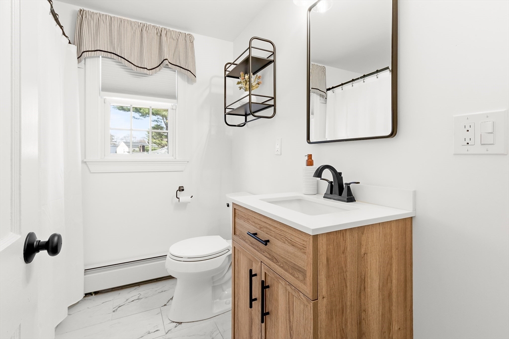 Natick, Massachusetts 01760, United States, 3 Bedrooms Bedrooms, ,2 BathroomsBathrooms,Residential,Pending,100249