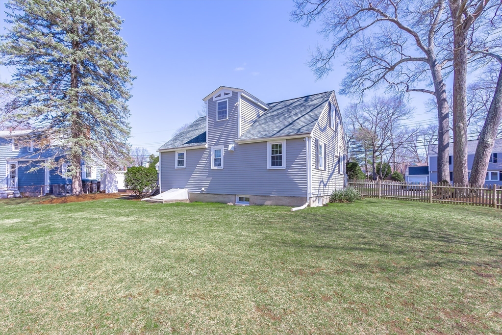 Natick, Massachusetts 01760, United States, 3 Bedrooms Bedrooms, ,2 BathroomsBathrooms,Residential,Pending,100249