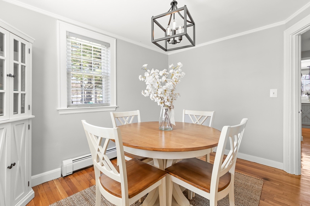 Natick, Massachusetts 01760, United States, 3 Bedrooms Bedrooms, ,2 BathroomsBathrooms,Residential,Pending,100249