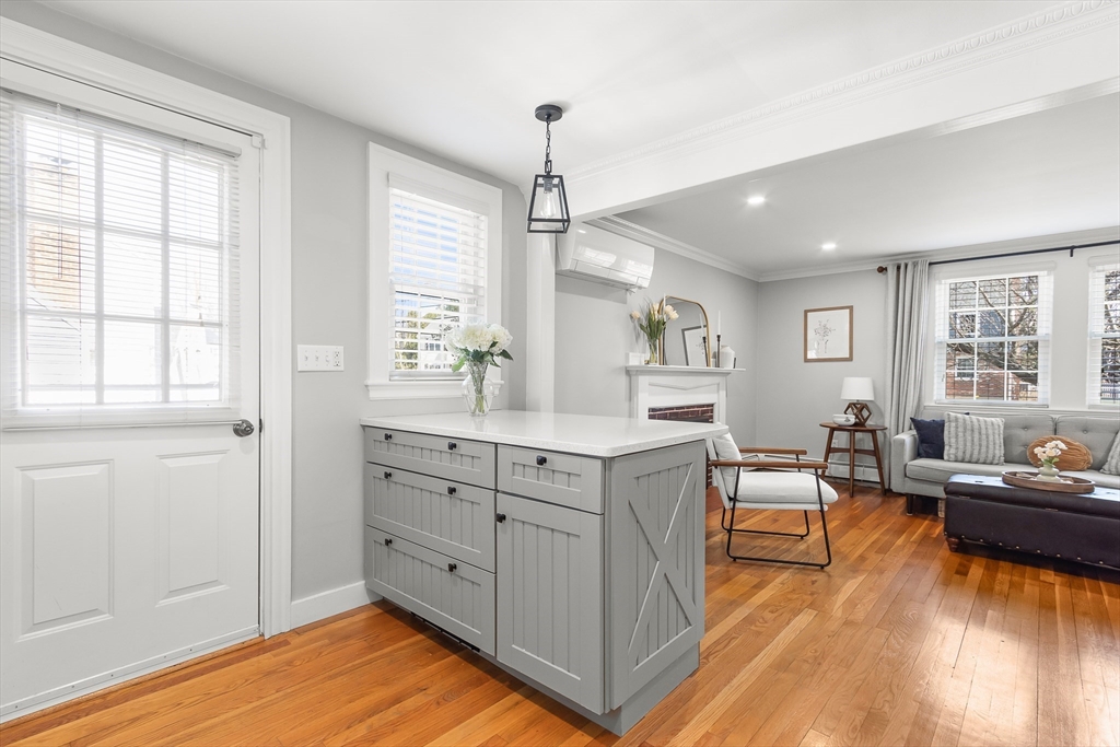 Natick, Massachusetts 01760, United States, 3 Bedrooms Bedrooms, ,2 BathroomsBathrooms,Residential,Pending,100249