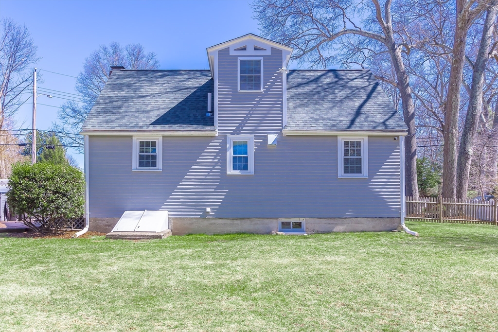 Natick, Massachusetts 01760, United States, 3 Bedrooms Bedrooms, ,2 BathroomsBathrooms,Residential,Pending,100249