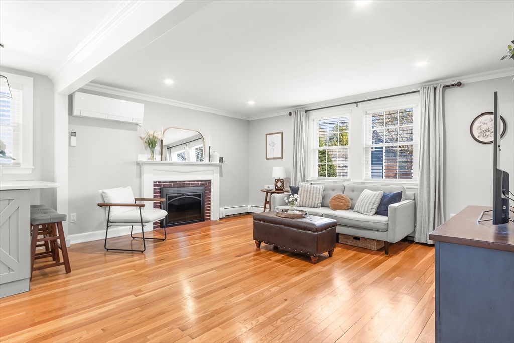 Natick, Massachusetts 01760, United States, 3 Bedrooms Bedrooms, ,2 BathroomsBathrooms,Residential,Pending,100249