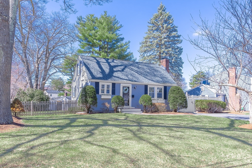 Natick, Massachusetts 01760, United States, 3 Bedrooms Bedrooms, ,2 BathroomsBathrooms,Residential,Pending,100249