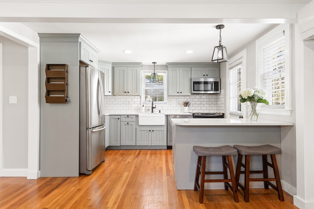 Natick, Massachusetts 01760, United States, 3 Bedrooms Bedrooms, ,2 BathroomsBathrooms,Residential,Pending,100249