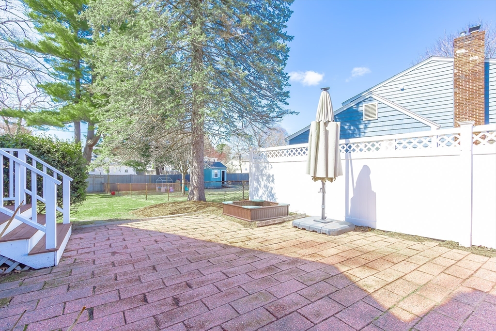 Natick, Massachusetts 01760, United States, 3 Bedrooms Bedrooms, ,2 BathroomsBathrooms,Residential,Pending,100249