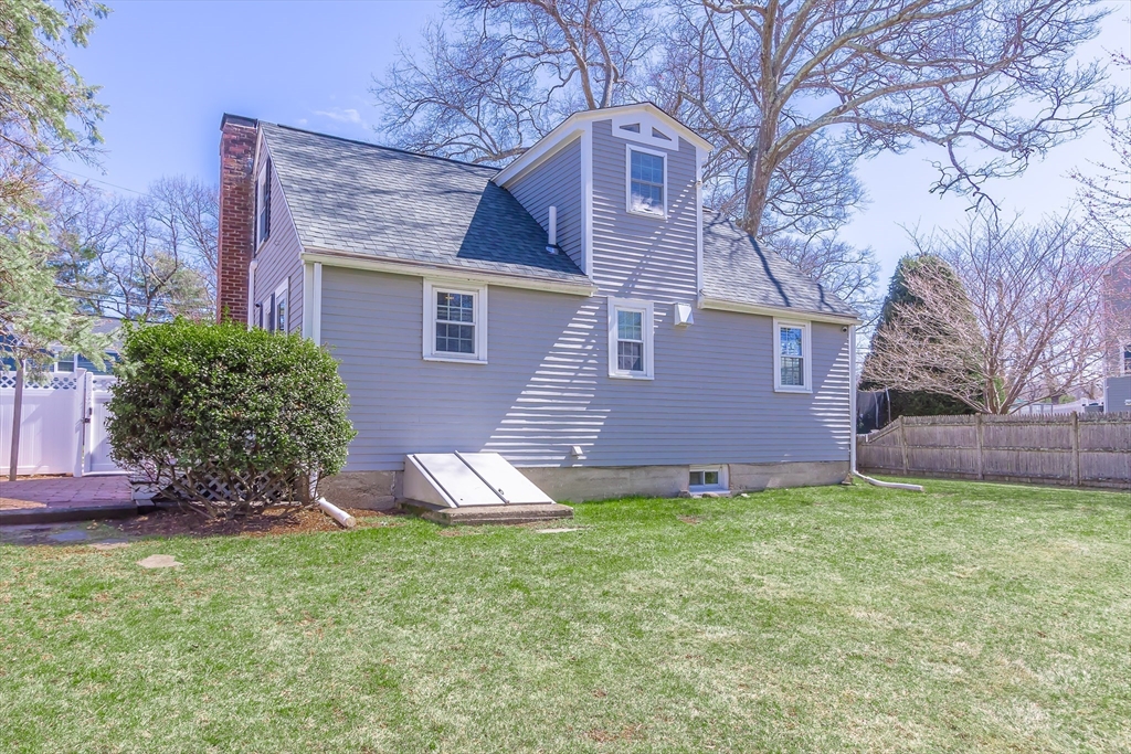 Natick, Massachusetts 01760, United States, 3 Bedrooms Bedrooms, ,2 BathroomsBathrooms,Residential,Pending,100249