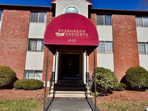 1410 Skyline Dr 9 Lowell MA 01854