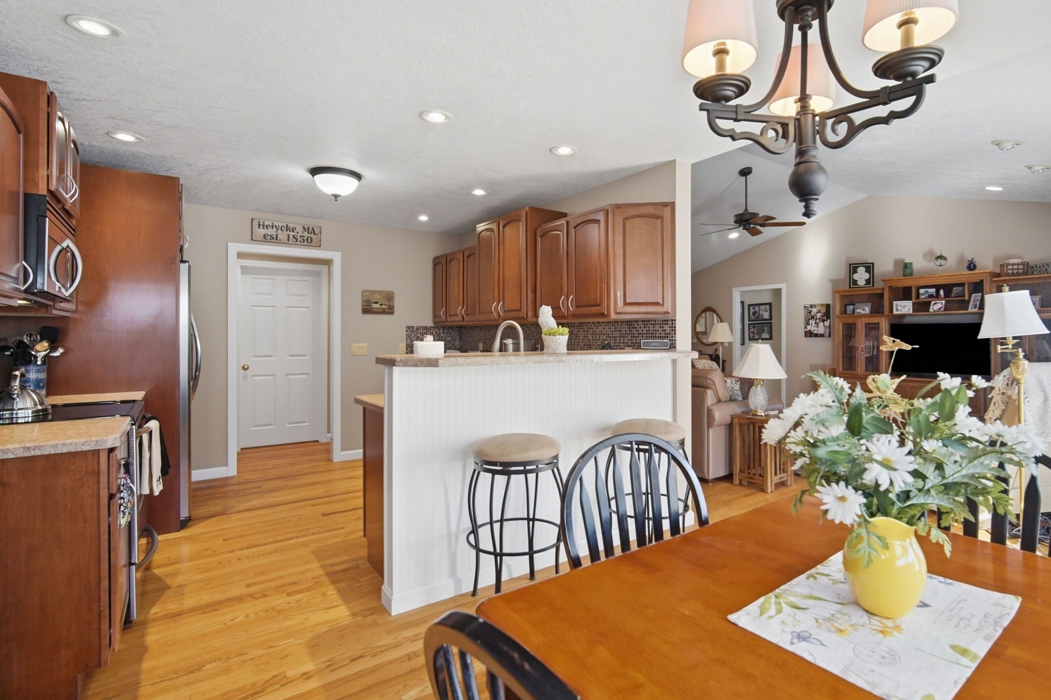 26 Mayer DR, Holyoke, MA Photo #6
