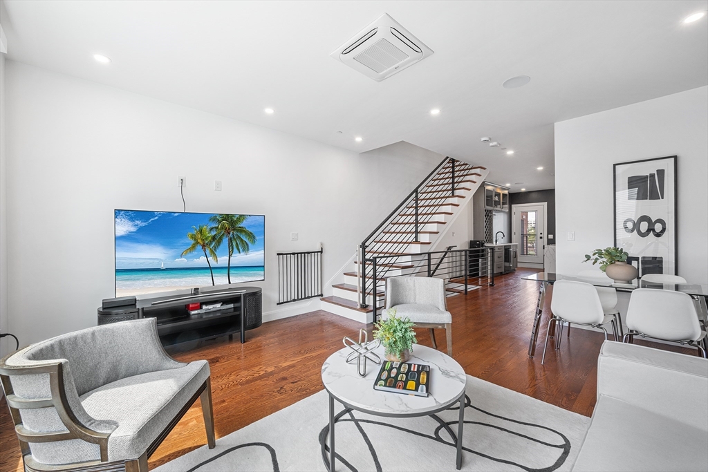 7 Kemble Pl