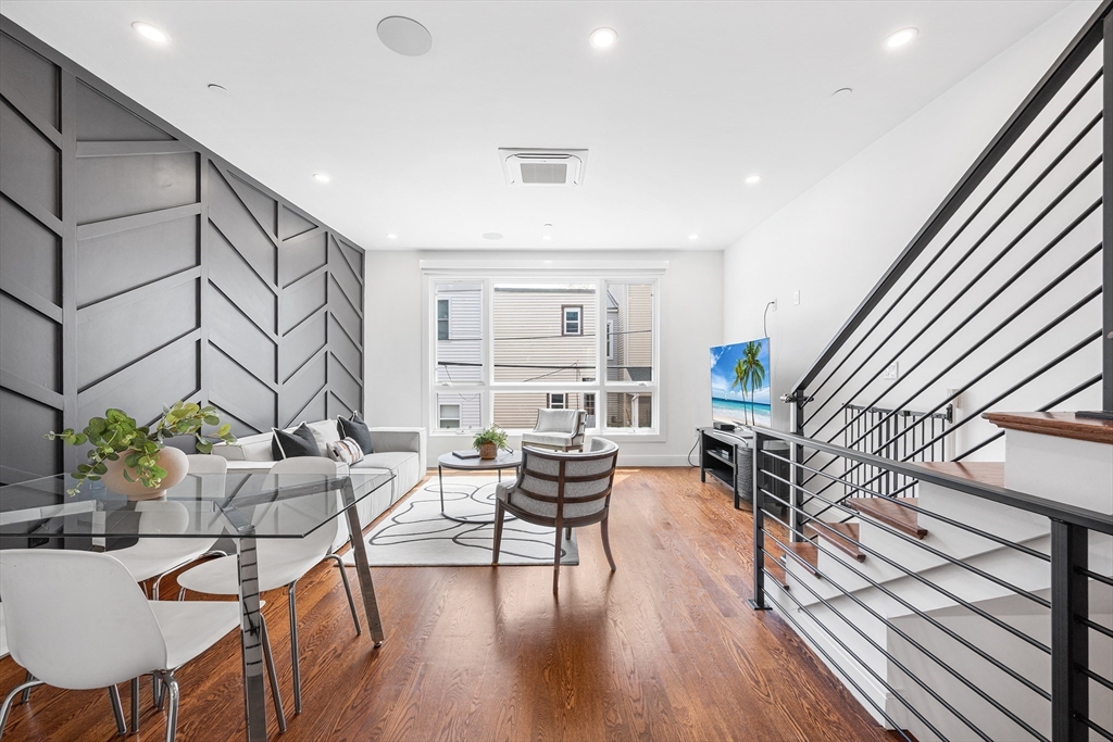 7 Kemble Pl
