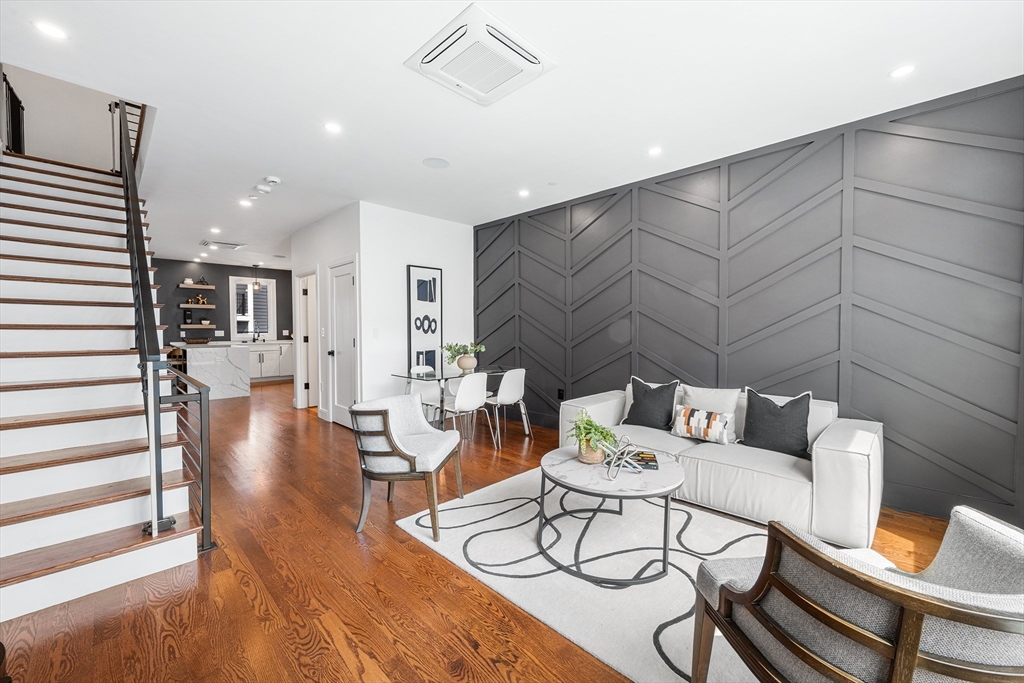 7 Kemble Pl
