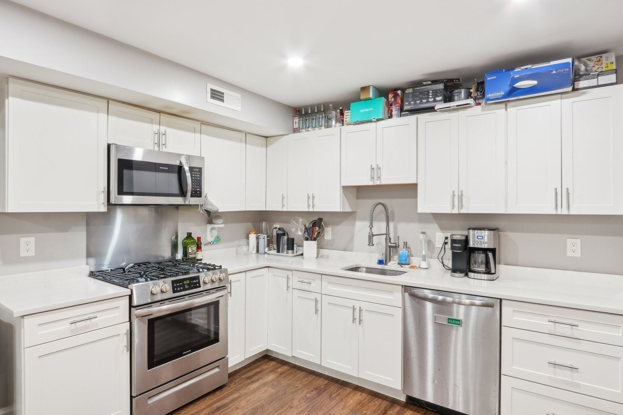 271 W 5th St