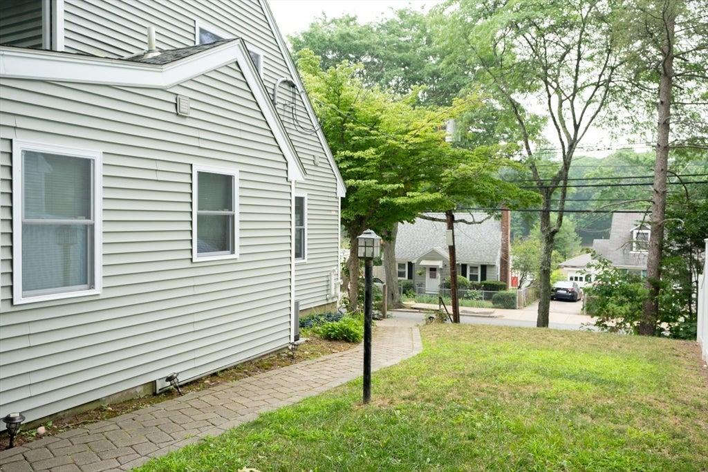 592 Poplar St, Boston, MA Photo #15