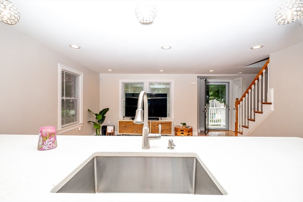 592 Poplar St, Boston, MA Photo #5