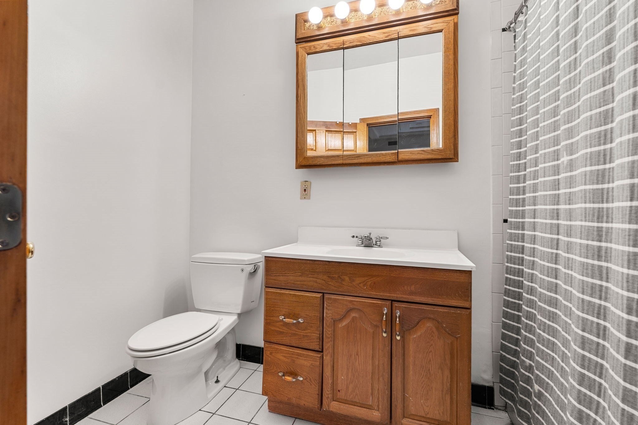 85 Baxter St 3