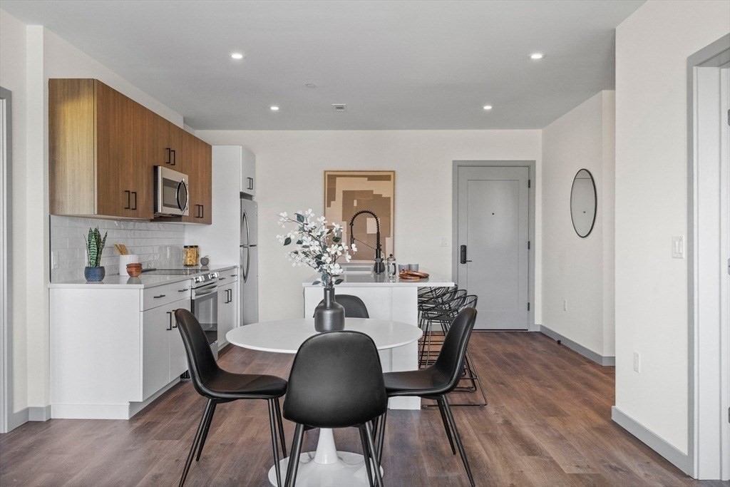 203 Lowel St. 120