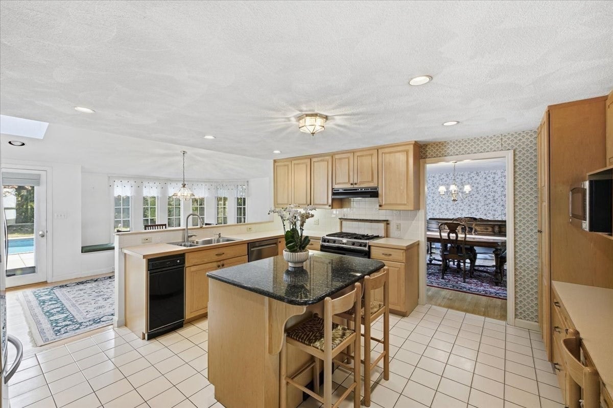 138 Forbes Rd, Westwood, MA, 138 Forbes Rd, Westwood, MA Photo #15