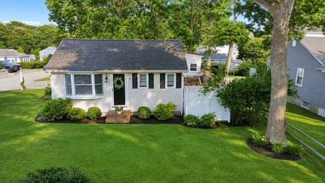 25 Clover Ln