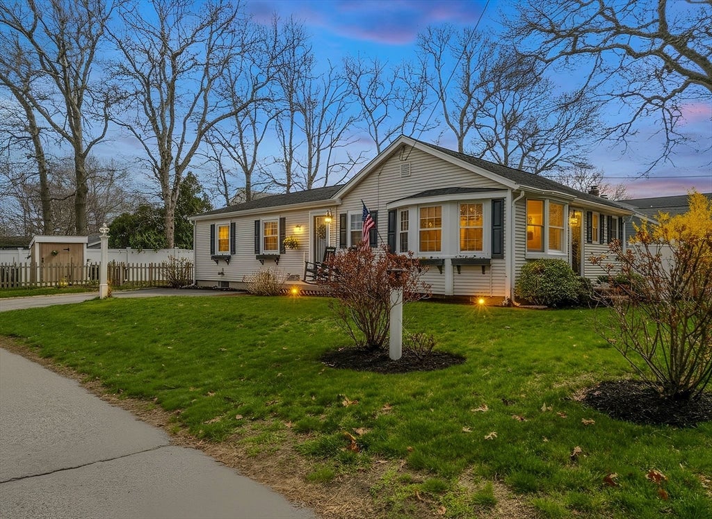 25 Clover Ln