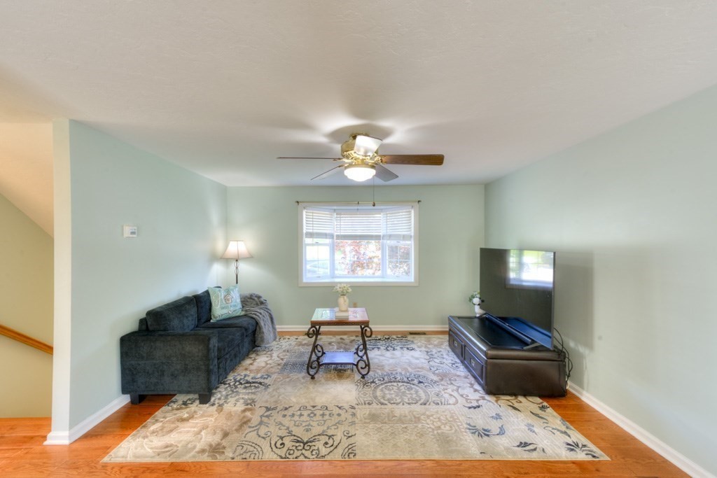 39 Ledgecrest Dr