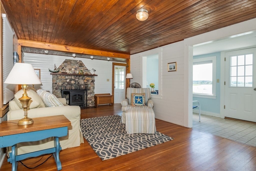 33 Bay Road 33