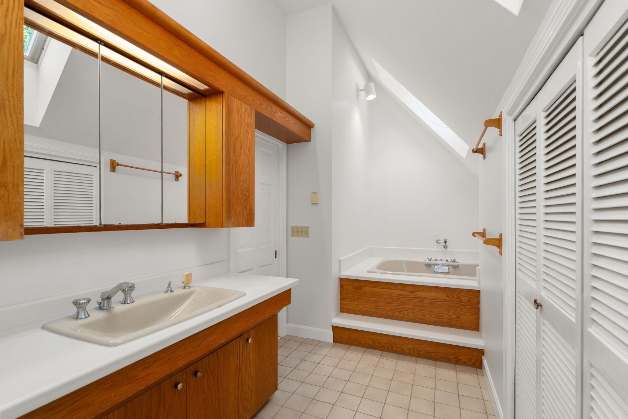 43 Laconia Rd, Worcester, MA, 43 Laconia Rd, Worcester, MA Photo #20
