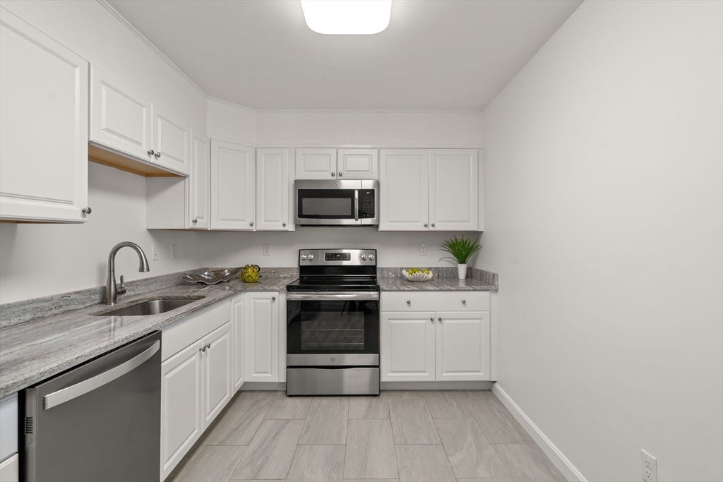 20 Hammond Pond 302