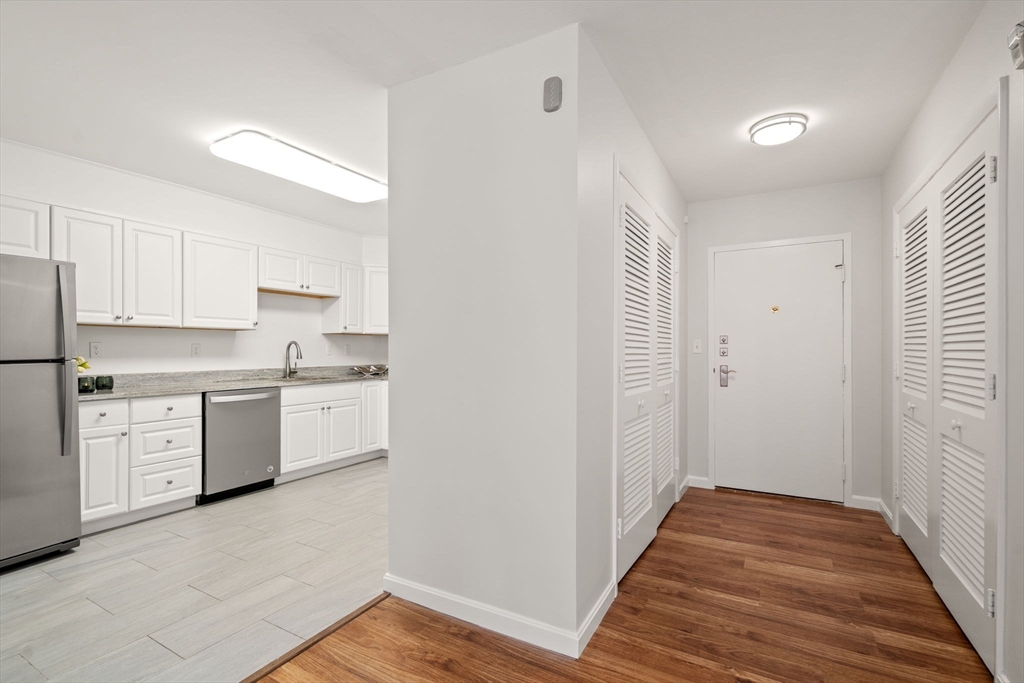 20 Hammond Pond 302