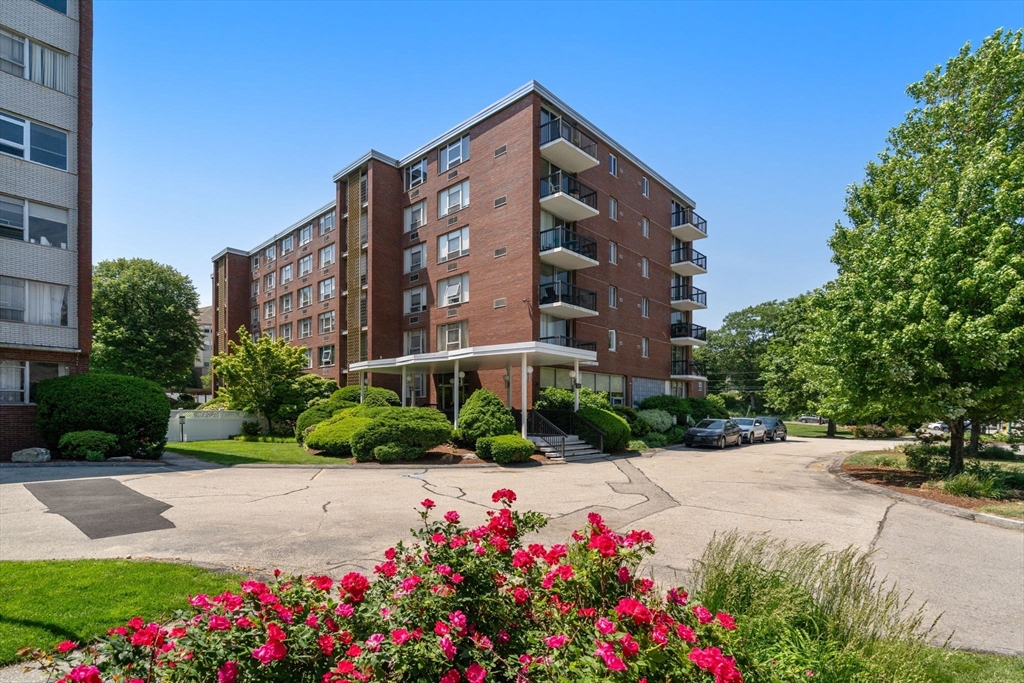 20 Hammond Pond 302