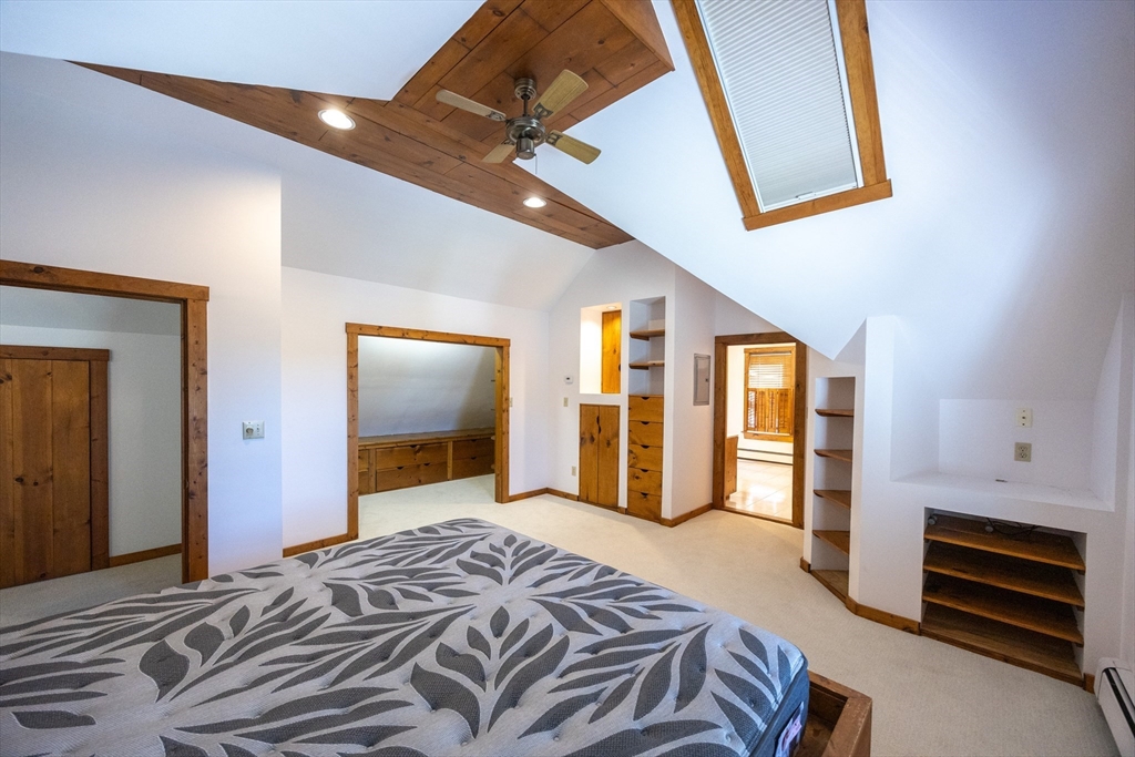 Foxboro, Massachusetts 02035, United States, 4 Bedrooms Bedrooms, ,3 BathroomsBathrooms,Residential,Active,203747