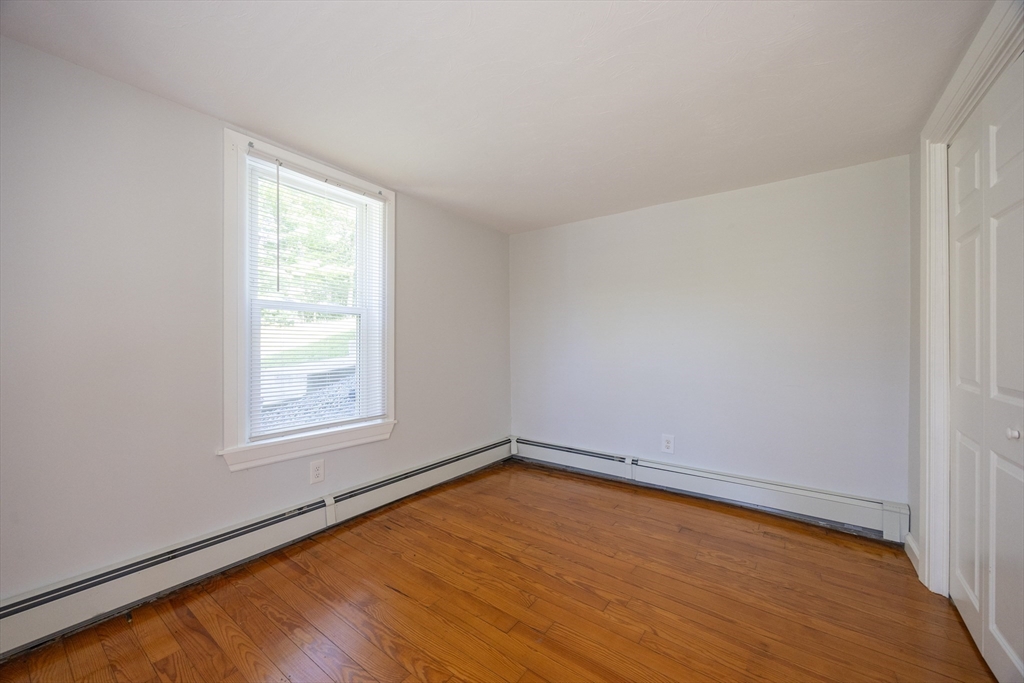 Foxboro, Massachusetts 02035, United States, 4 Bedrooms Bedrooms, ,3 BathroomsBathrooms,Residential,Active,203747