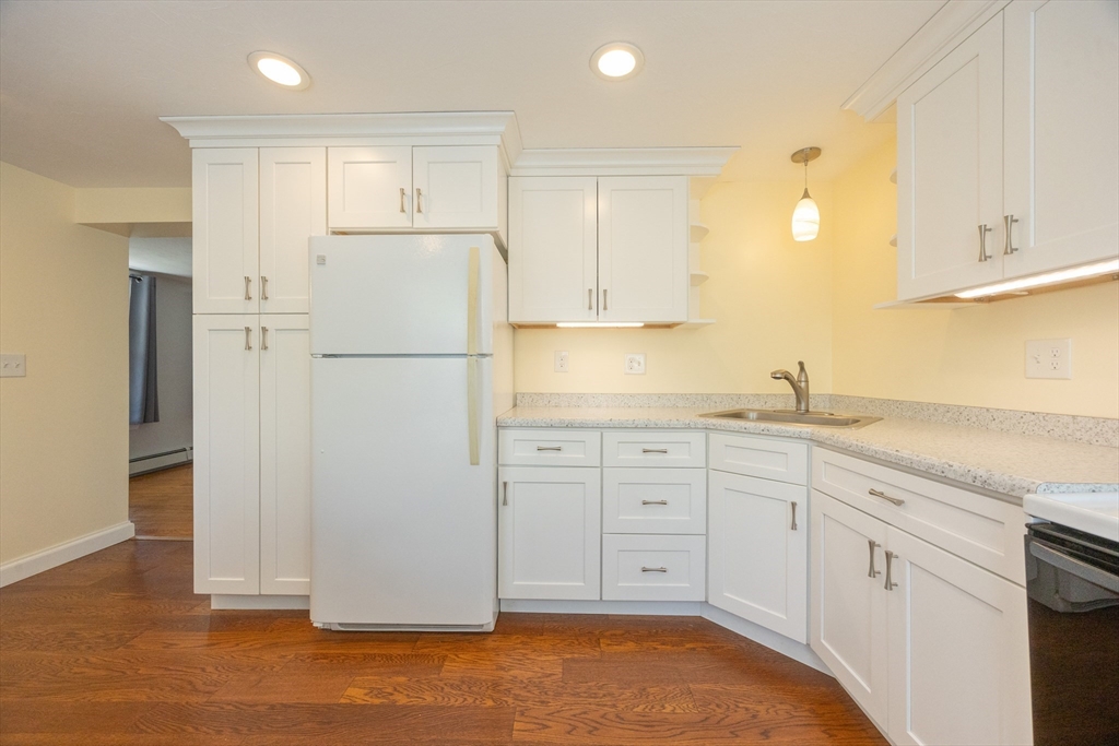 Foxboro, Massachusetts 02035, United States, 4 Bedrooms Bedrooms, ,3 BathroomsBathrooms,Residential,Active,203747