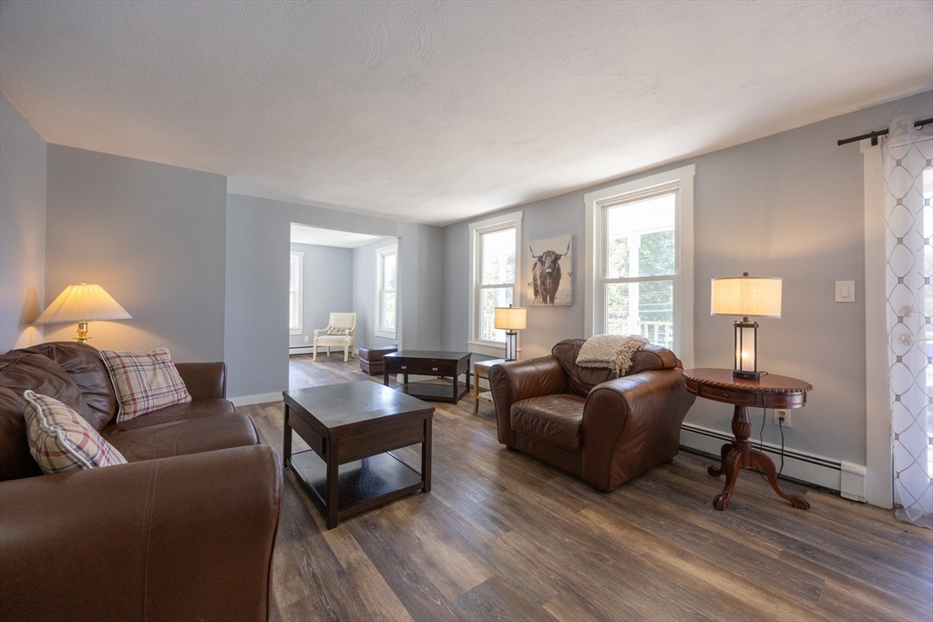 Foxboro, Massachusetts 02035, United States, 4 Bedrooms Bedrooms, ,3 BathroomsBathrooms,Residential,Active,203747