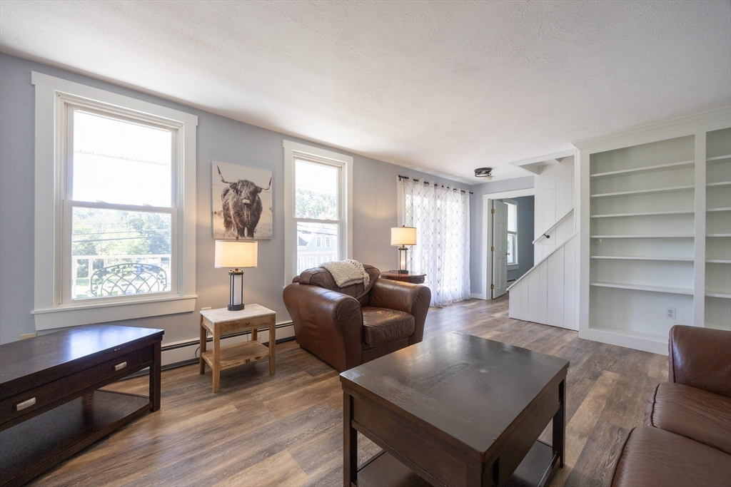 Foxboro, Massachusetts 02035, United States, 4 Bedrooms Bedrooms, ,3 BathroomsBathrooms,Residential,Active,203747