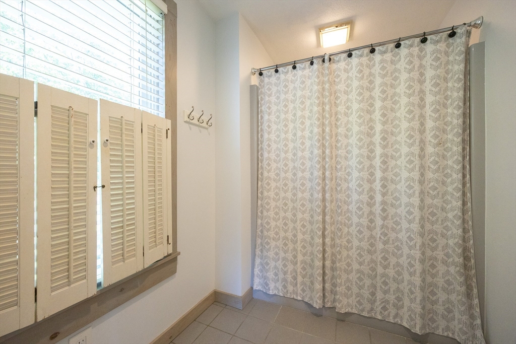 Foxboro, Massachusetts 02035, United States, 4 Bedrooms Bedrooms, ,3 BathroomsBathrooms,Residential,Active,203747