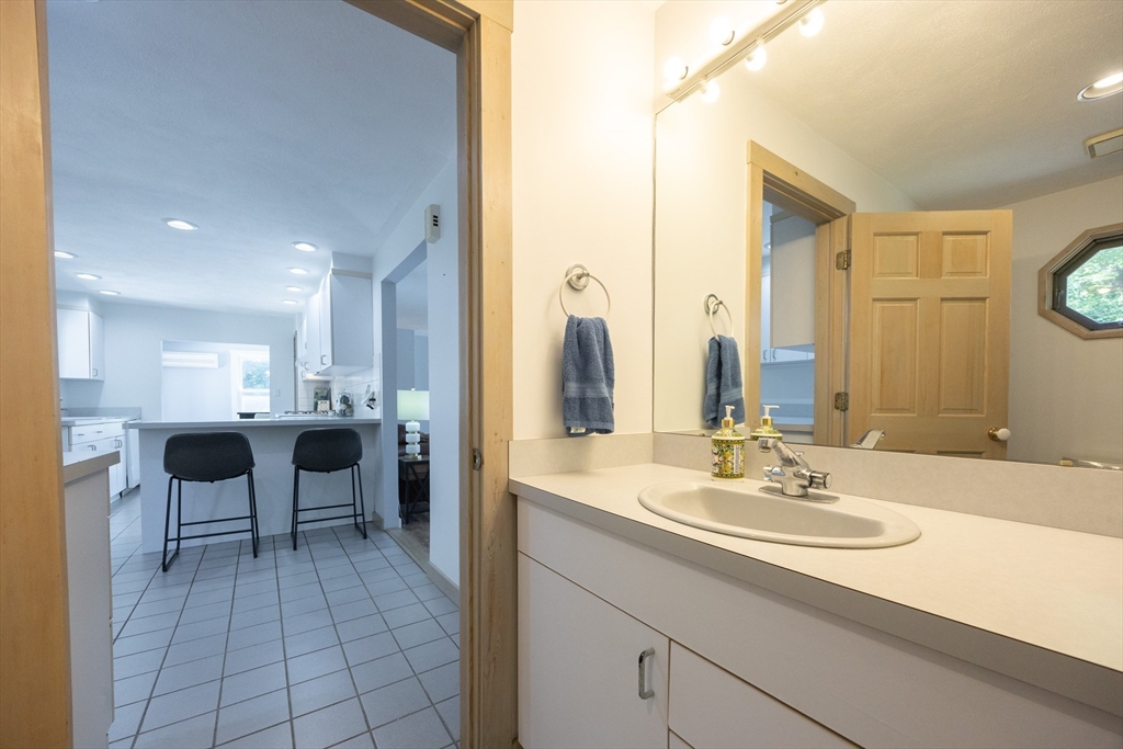 Foxboro, Massachusetts 02035, United States, 4 Bedrooms Bedrooms, ,3 BathroomsBathrooms,Residential,Active,203747