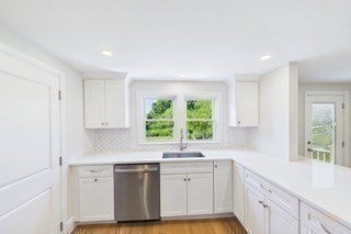 13 Hammond Street, Mattapoisett, MA Photo #7