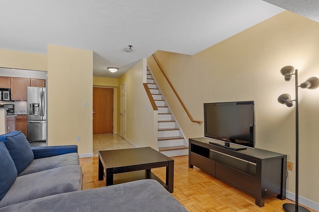 147 Kelton St 717