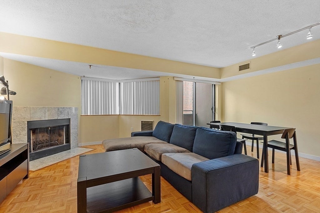 147 Kelton St 717