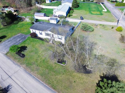 8 Cammett Dr Raymond NH 03077