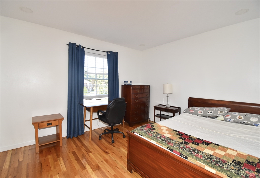 Springfield, Massachusetts 01106, United States, 2 Bedrooms Bedrooms, ,2 BathroomsBathrooms,Residential,Active,227669