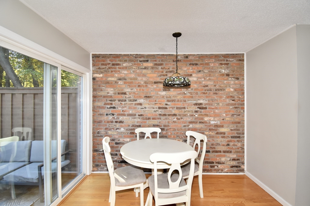 Springfield, Massachusetts 01106, United States, 2 Bedrooms Bedrooms, ,2 BathroomsBathrooms,Residential,Active,227669