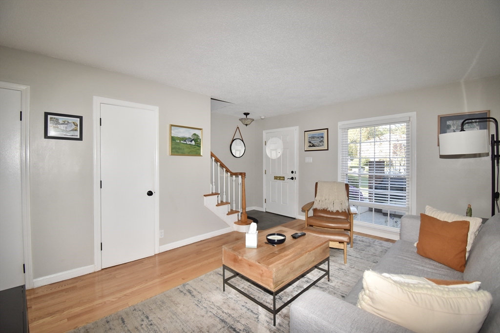 Springfield, Massachusetts 01106, United States, 2 Bedrooms Bedrooms, ,2 BathroomsBathrooms,Residential,Active,227669