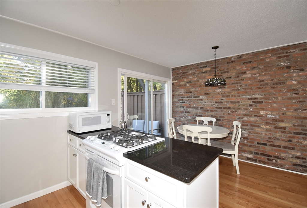 Springfield, Massachusetts 01106, United States, 2 Bedrooms Bedrooms, ,2 BathroomsBathrooms,Residential,Active,227669