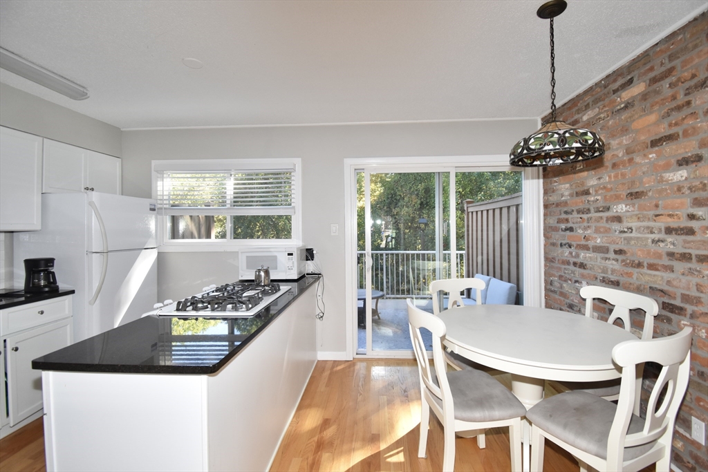 Springfield, Massachusetts 01106, United States, 2 Bedrooms Bedrooms, ,2 BathroomsBathrooms,Residential,Active,227669