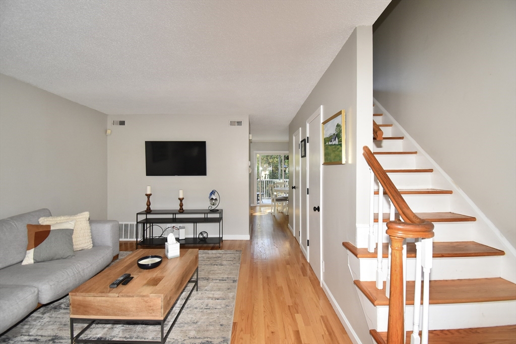 Springfield, Massachusetts 01106, United States, 2 Bedrooms Bedrooms, ,2 BathroomsBathrooms,Residential,Active,227669