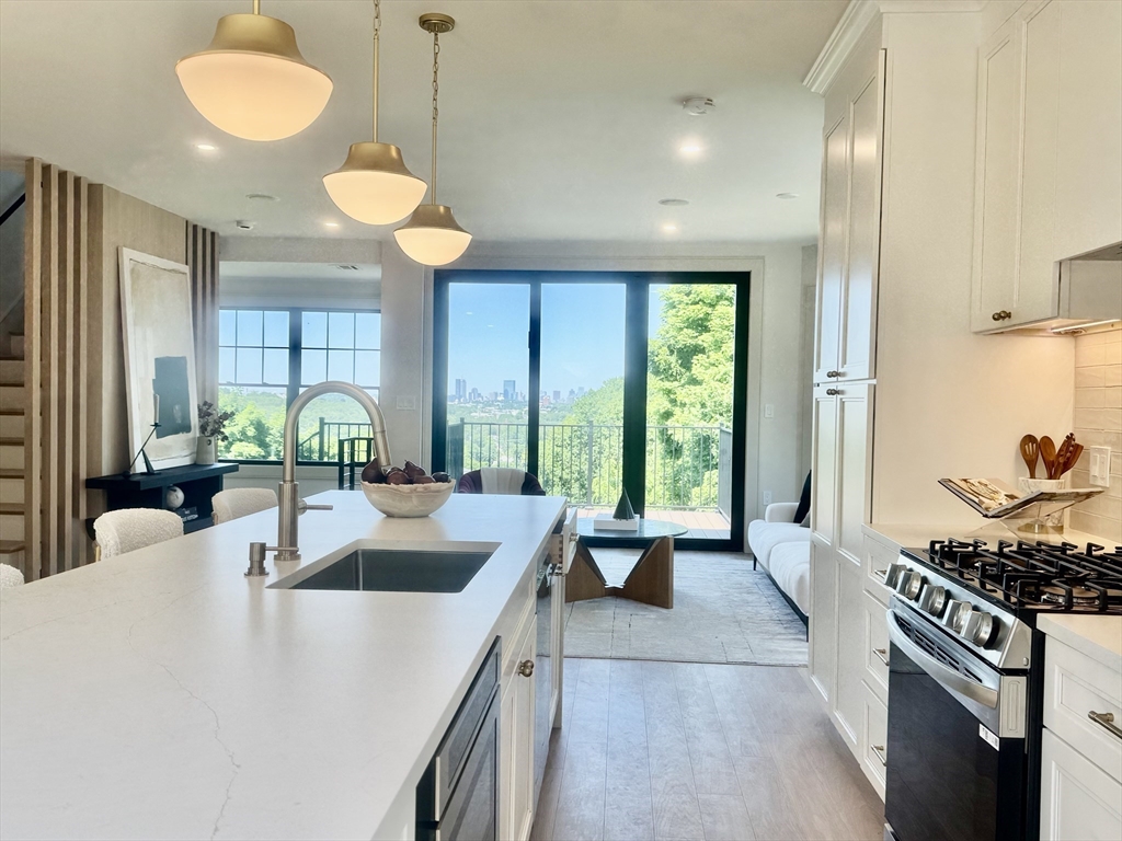 142 Metropolitan PH